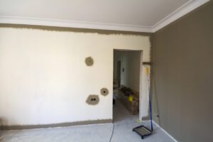 Czy gruntowanie scian pomaga chronic je przed wilgocia