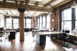 Wilgoc w biurze – wplyw na pracownikow i sprzet. Jak temu zapobiec